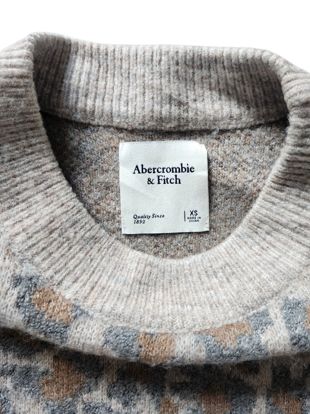 Abercrombie & Fitch Leopard Print Sweater Women's XS Soft Fuzzy Knit - Picture 3 of 5
